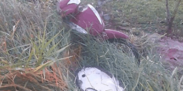 Motorista embriagado atinge e fere duas pessoas em motocicleta na GO-213 em Caldas Novas