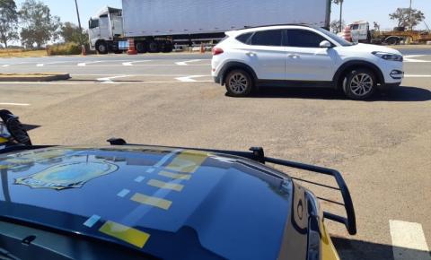 PRF em Catalão recupera carro de luxo furtado em Cocalzinho de Goiás 